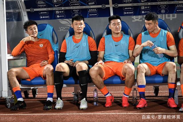 周鹏：一代人终将老去 但总有人正年轻 致敬传奇C罗