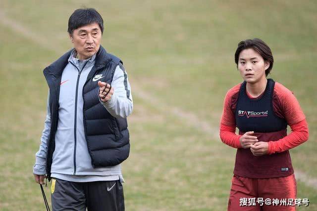 8月26日，欧冠资格赛雅典AEK迎战索菲亚列夫斯基